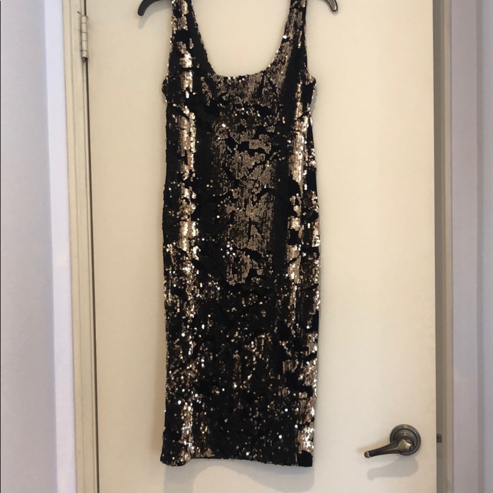 Midi shiny dress with velvet!
